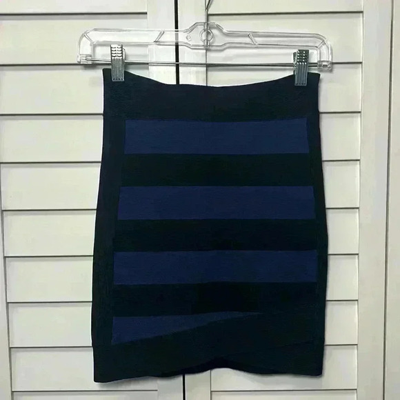 BCBGMaxazria Alina Bandage Striped Stretch Mini Skirt Size Small Black/Navy NWT - Picture 4 of 9